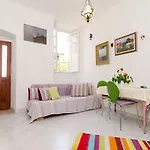 Klara Apartment *
