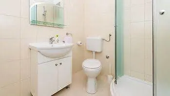 Klara Apartment *